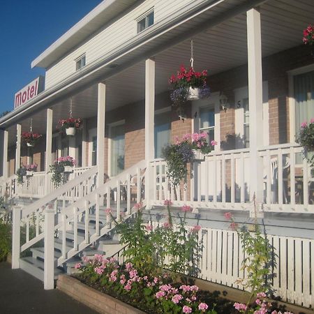 Motel Au Vieux Piloteux Ривьер-дю-Лу Экстерьер фото