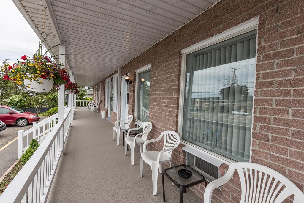Motel Au Vieux Piloteux Ривьер-дю-Лу Экстерьер фото